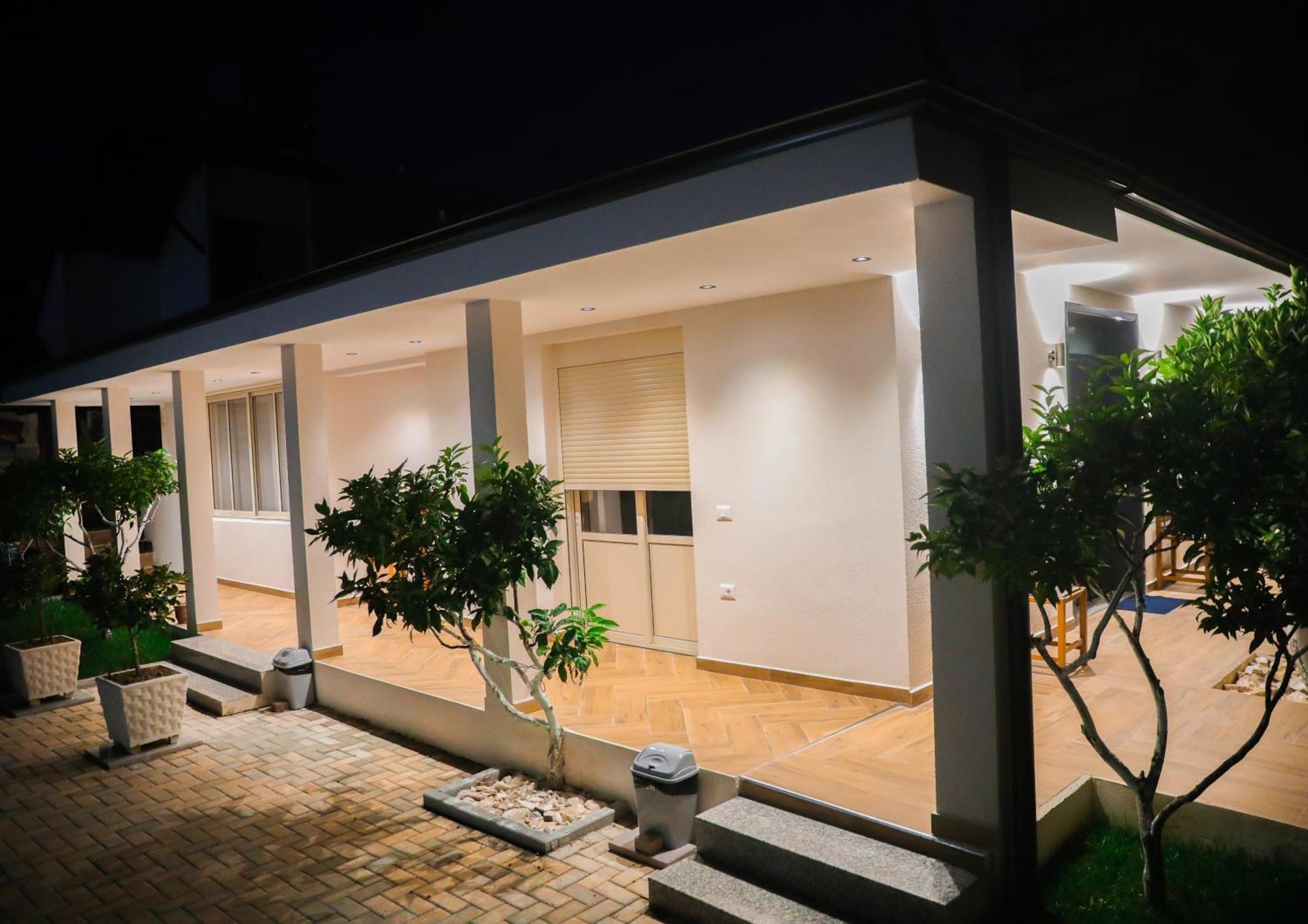 Guest House Esanbja Berat Exterior photo